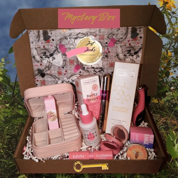 All New BIG Cosmetic Mystery Box - Picture 4 of 12